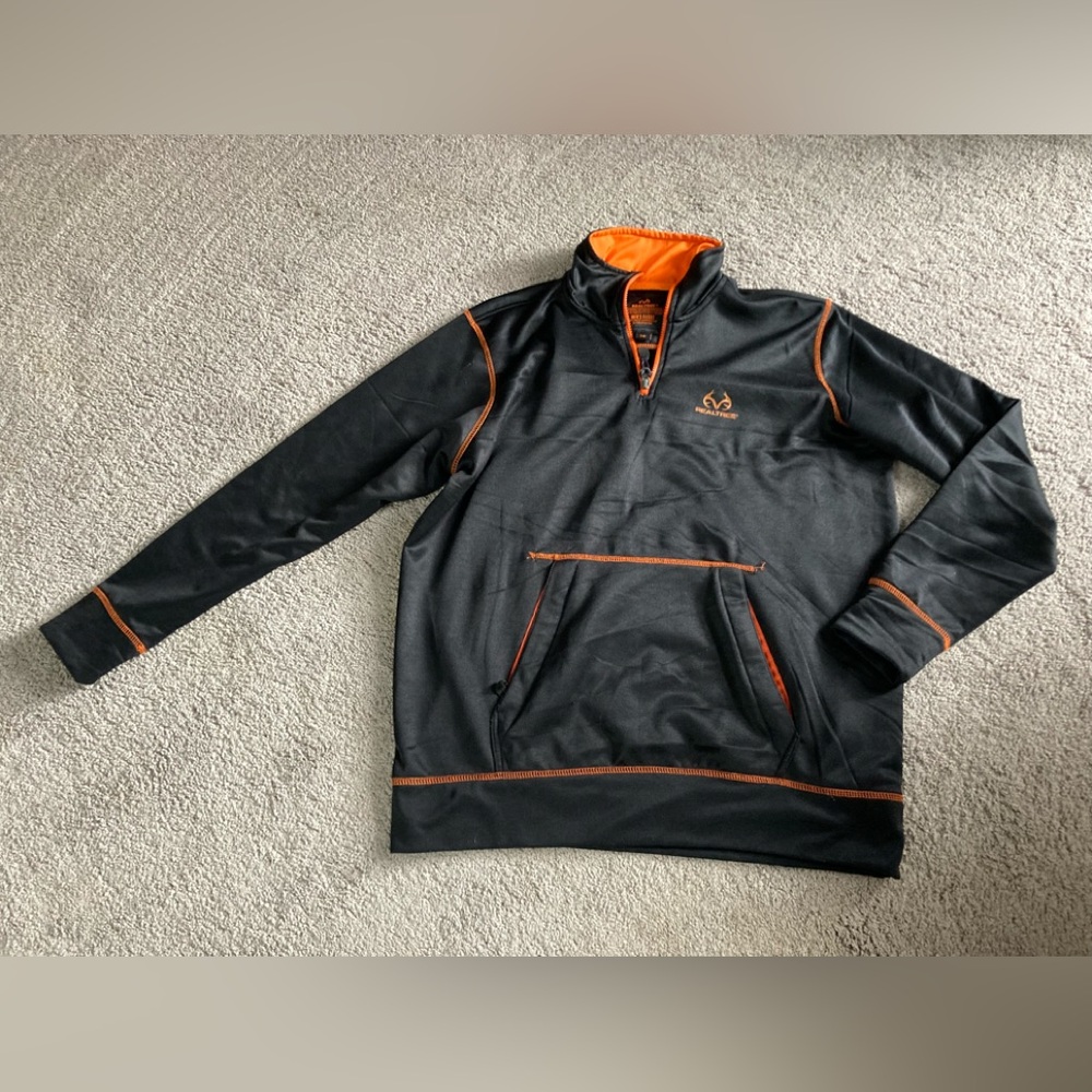 Man’s REALTREE black fleece sweatshirt-mint condition